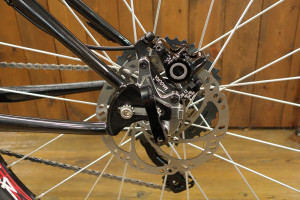 ホイールベースが調整出来るリアエンドとブレーキはMAGURA MT4