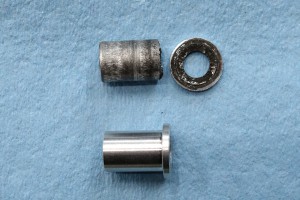 破断してしまったスリーブと再現パーツ