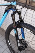 アルミブラックインナーチューブ仕様のREBAフォーク