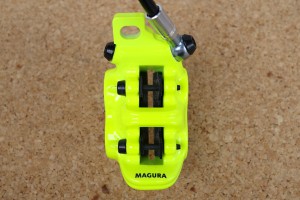各ピストン独立式4枚バッド、MagnetiXchange マグネット付きキャリパーピストン