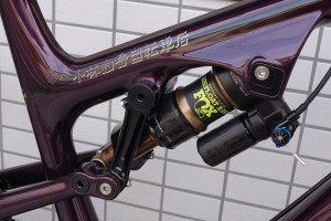 ９つのジオメトリーに可変出来るRIDE-9システムとFOX FLOAT-X